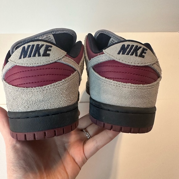 🔥Nike SB Dunk Low Atmosphere Grey True Berry Size 8.5 - Picture 11 of 16